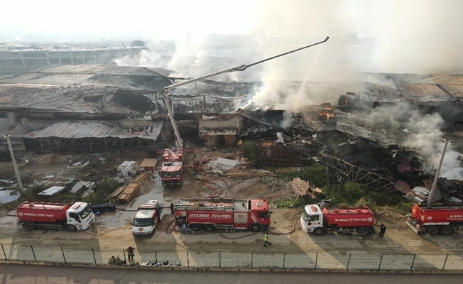 Bursa'daki yanan fabrikalarda soğutma çalışmaları devam ediyor!