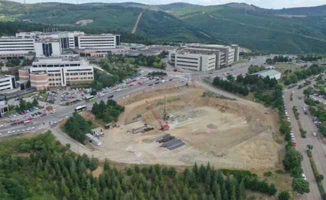 Kocaeli'de Umuttepe Cami ve otoparkında temel hazırlığı