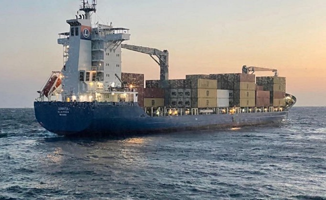 Seyir halindeki konteyner gemi Boğaz'da arızalandı