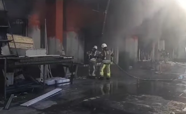 Başakşehir'deki Sanayi Sitesi'ndeki 4 katlı iş merkezinde yangın çıktı!