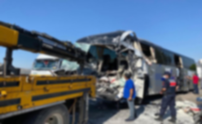Kocaeli'de Feci Kaza: Otobüs ve Tır Çarpıştı, 13 Yaralı Var!