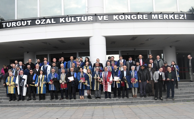 SAÜ'de Akademik Yarıyıl Açılış ve Akademik Ödül Töreni Düzenlendi