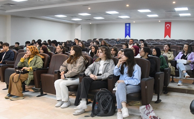 “Bir İnsanı Sevmek” Paneli Sakarya Üniversitesi'nde Gerçekleştirildi