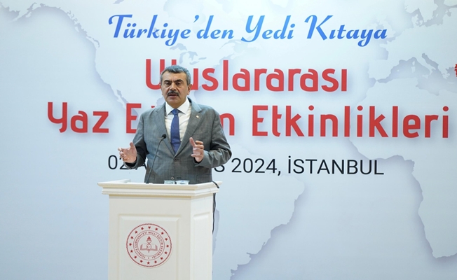 Bakan Tekin, "Yedi Kıtadan Türkiye'ye Yaz Eğitim Etkinlikleri 'ne Katılan Öğrencilerle Buluştu