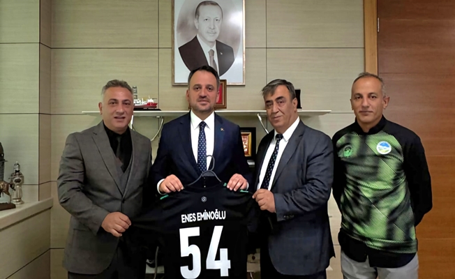 Bakan Yardımcısı Eminoğlu'ndan Sakarya Bedensel Engelliler FK'ya destek