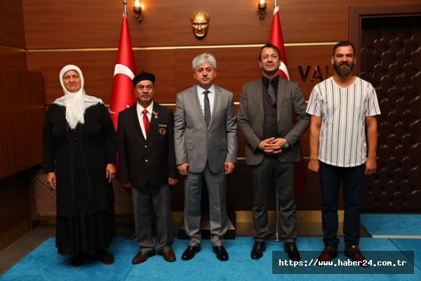 Sakarya Valisi Rahmi Doğan, Şehit Suat Tanyel'in ailesini makamında ağırladı