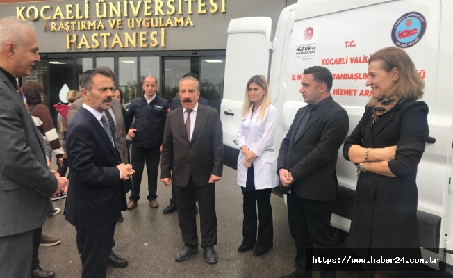 Kocaeli Valisi Aktaş, İl Nüfus Müdürlüğü Mobil Hizmet Aracını Ziyaret Ederek Bilgi Aldı