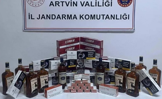 Artvin'de gümrük kaçağı sigara ve içki ele geçirildi