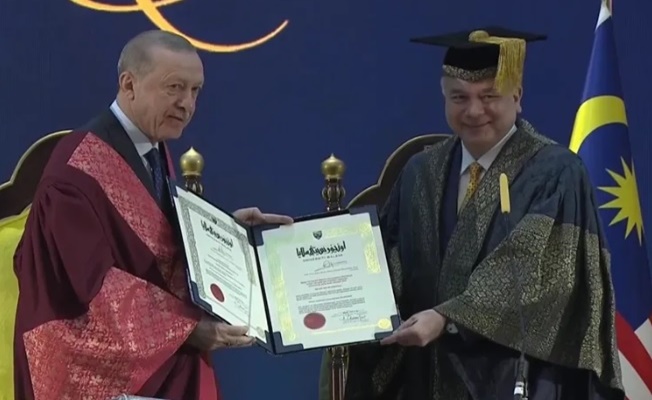 Malezya'dan Cumhurbaşkanı Erdoğan'a fahri doktora beratı