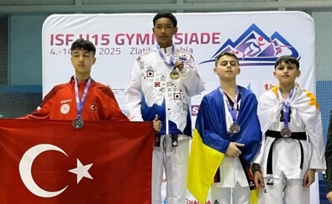 İzmirli öğrenciden taekwondoda dünya ikinciliği