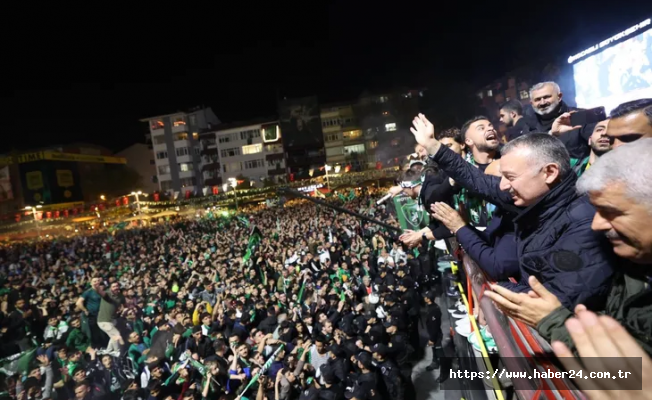 İzmit Kent Meydanı’nda tarihi kutlama
