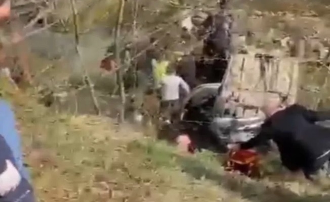 Otomobil tarlaya devrildi 2'si çocuk 6 yaralı