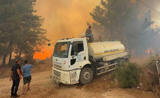 Antalya Aksu’da orman yangını: Müdahale sürüyor