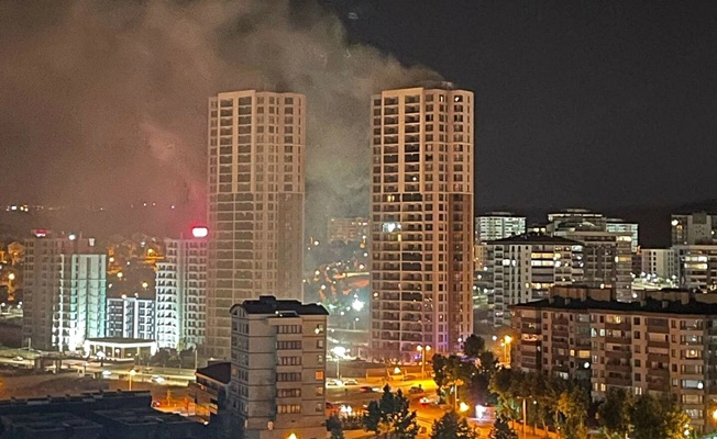 Başkent'te 26 katlı binada yangın: 3 kişi yaşamını yitirdi