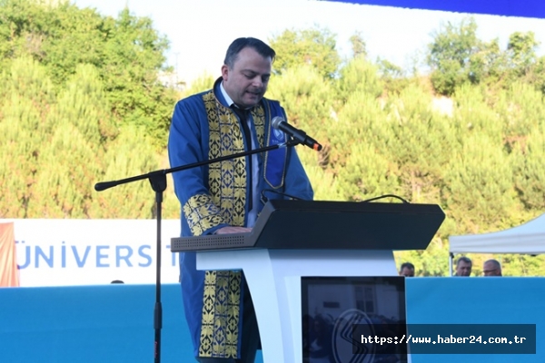 İnsan ve Toplum Bilimleri Fakültesi Mezunlarını Uğurladı