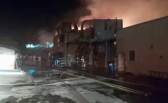 İstanbul Çekmeköy’de sünger fabrikası yandı