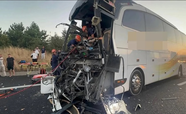 Malatya'dan gelen yolcu otobüsü kaza yaptı: 1 ölü, 10 yaralı