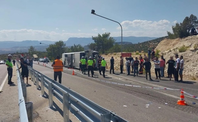 Mersin’de yolcu otobüsü ile kamyon çarpıştı: Ölü ve yaralılar var