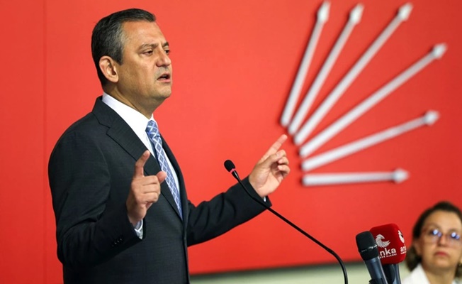 Özgür Özel yeniden CHP Genel Başkanı seçildi