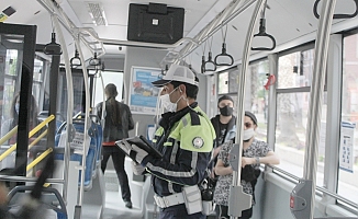 Antalya'da sürücü ile yolculara maske ve sosyal mesafe denetimi