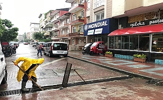 Kocaeli  Büyükşehir ekipleri sel ve taşkınlara anında müdahale ediyor