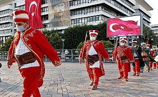 15 Temmuz Şehitleri Anma, Demokrasi ve Milli Birlik Günü Konak Meydanında Büyük Bir Coşku ile Kutlandı