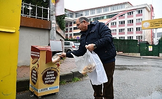 Bayat ekmekler çöpe değil, sokak hayvanlarına gidiyor