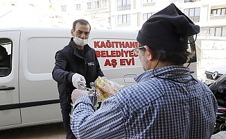 Kağıthane'de soğuk günlerde bir tas sıcak yemek