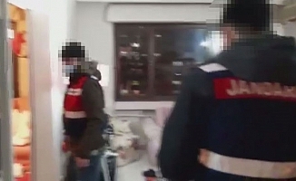 Sosyal medyadan uyuşturucu satan İranlıların lüks sitede bulunan dairesine  baskın