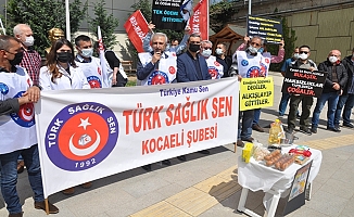 ÇEKER: SAĞLIK ÇALIŞANLARI TENCERE GÖSTERDİ