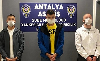 Antalya'da kiraladıkları aracı sahte belgeyle satıp, yedek anahtarla çalmışlar