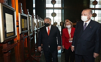 Cumhurbaşkanı Erdoğan ve Macaristan Başbakanı Orban, Türkiye’ye iade edilen tarihî eserleri inceledi