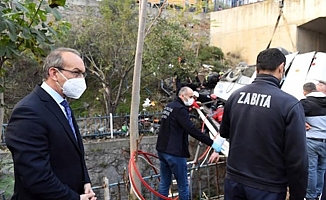 Vali Yavuz, Öğrenci Servisinin Kaza Yaptığı Alana Giderek, Yetkililerden Bilgi Aldı