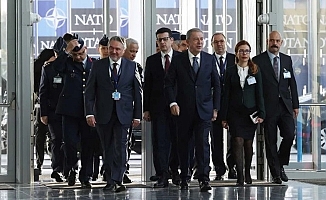 Bakan Akar NATO Karargahı'nda