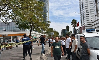 İzmir Adliyesi önünde silahlı çatışma: 1 ölü, 3 yaralı