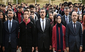 BAKAN TEKİN, ERZURUM'DA ÖĞRENCİLERLE BİRLİKTE GAZZE'DEKİ SALDIRILARDA ÖLEN ÇOCUKLAR İÇİN SAYGI DURUŞUNDA BULUNDU