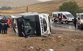 Yolcu otobüsü devrildi, 7 kişi öldü, 40 kişi yaralandı