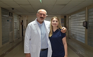 ANNE VE BABASININ İZİNDEN GİDEREK DOKTOR OLDU