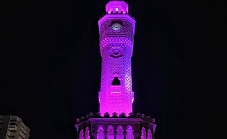 İzmir Saat Kulesi 'mor'a büründü