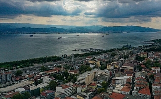 Kırmızıya dönen İzmit Körfezi'nde inceleme