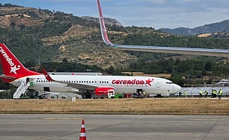 Antalya'da yolcu uçağının tekeri patladı!