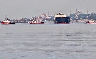 İstanbul Boğaz trafiği durdu!