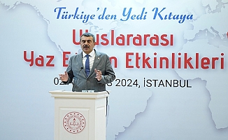 Bakan Tekin, "Yedi Kıtadan Türkiye'ye Yaz Eğitim Etkinlikleri 'ne Katılan Öğrencilerle Buluştu