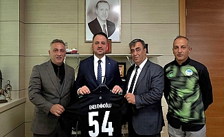 Bakan Yardımcısı Eminoğlu'ndan Sakarya Bedensel Engelliler FK'ya destek