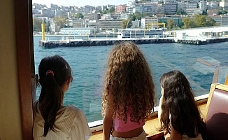 İstanbul'da şehir hatları kız çocukları için demir aldı