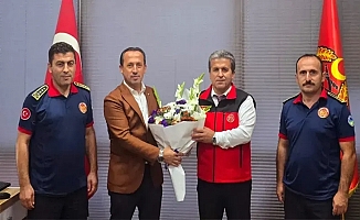 Karadere Mahallesi Muhtarı Ferruh Akıncık'tan İtfaiyecilere anlamlı ziyaret