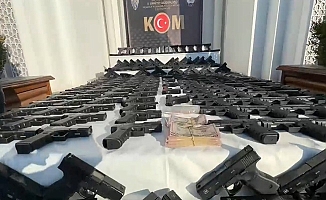 Emniyetten silah kaçakçılarına büyük operasyon… Yüzlerce silah ele geçirildi!