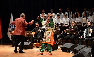Cumhuriyetin İlk 50 Yılındaki Türk Dansları Analiz Ediliyor