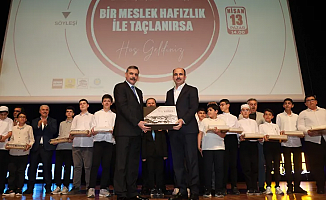 Erzurum Valisi, Konya'da hafız adayı öğrencilerle buluştu