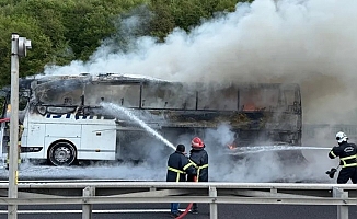 Tem otoyolunda otobüs alev alev yandı!